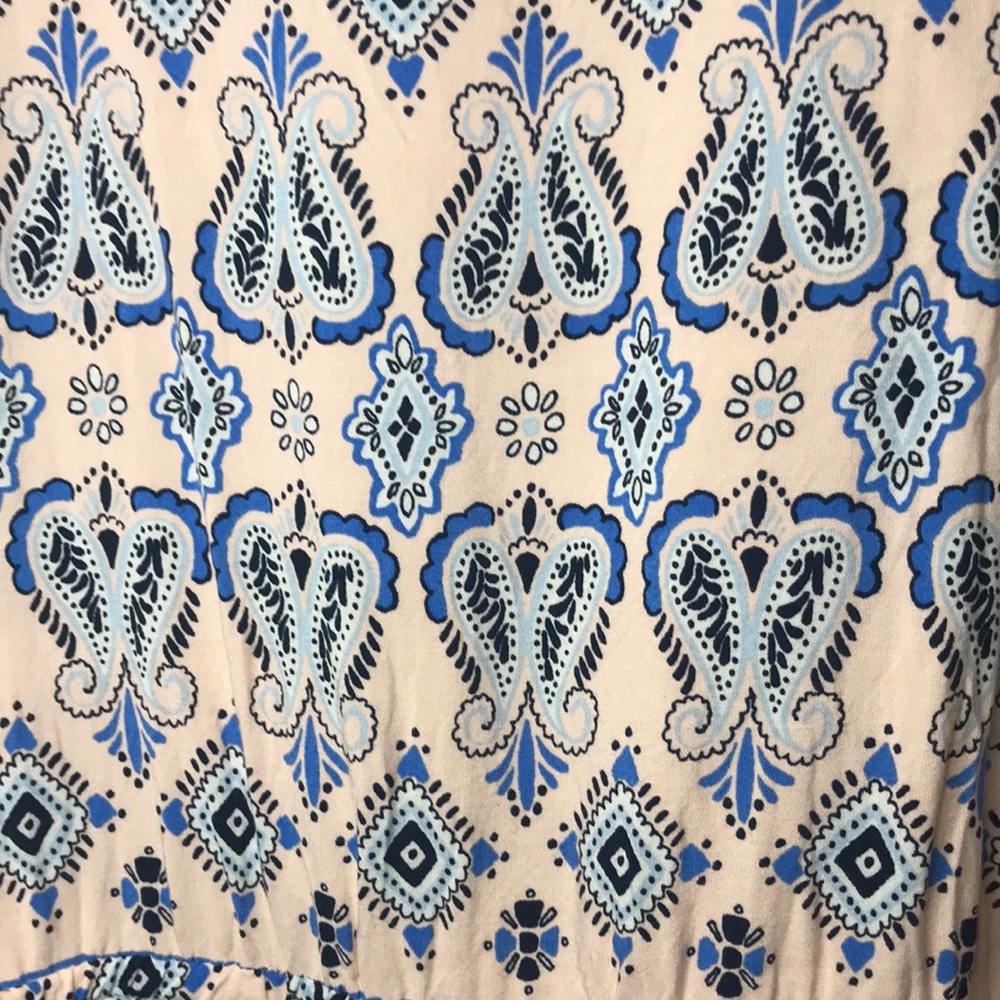 A patterned romper - Picture 2 of 3